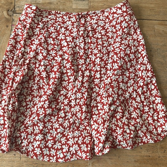 Reformation Floral Print Flounce Miniskirt – Size 0 – Grenadine Red – 90s Vibes - Picture 9 of 9